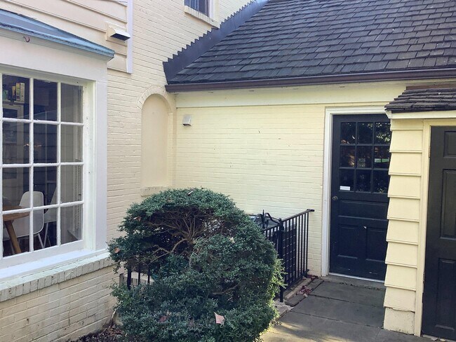 Building Photo - 5944 Searl Terrace