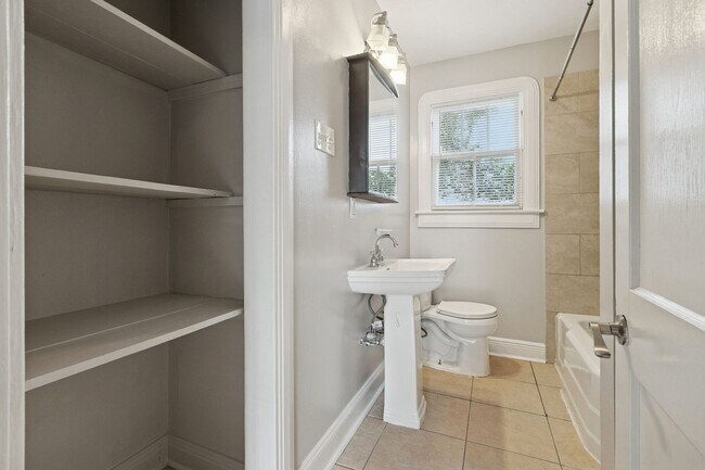 Building Photo - Cute & Cozy 3-Bedroom Home in Gretna!