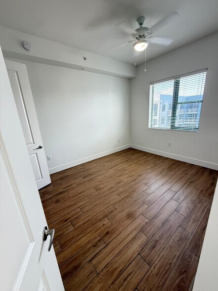 Building Photo - 2122 NE 170th St