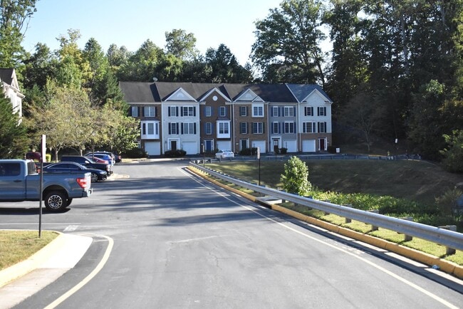 Building Photo - North Stafford End Unit Townhome !!