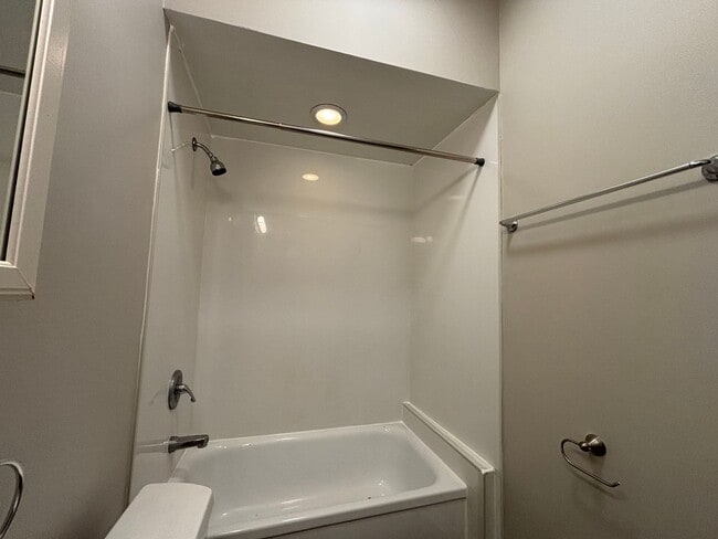 Building Photo - 189 Meigs St