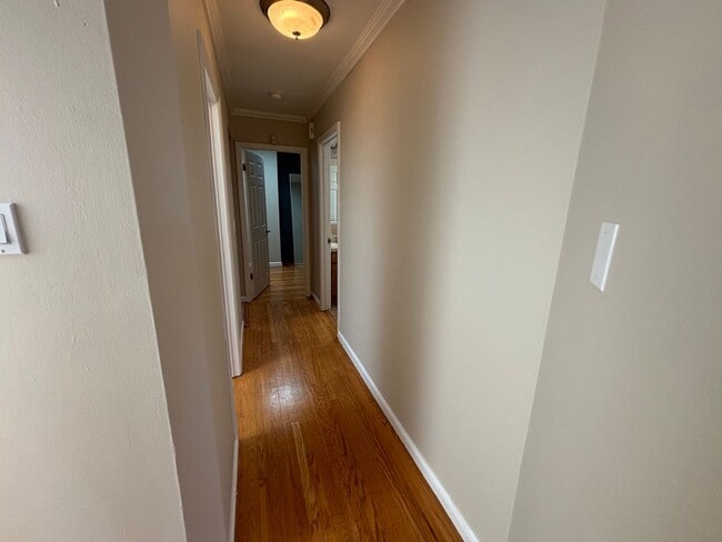 Building Photo - Bright & Spacious Single Family Home - Par...