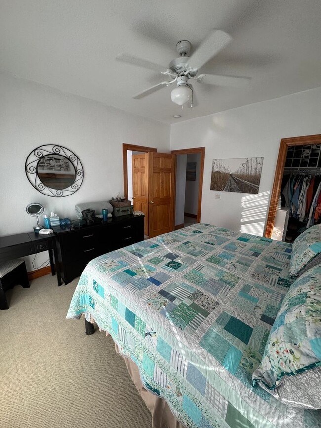 Building Photo - Top Floor Condo with Stunning Sound Views