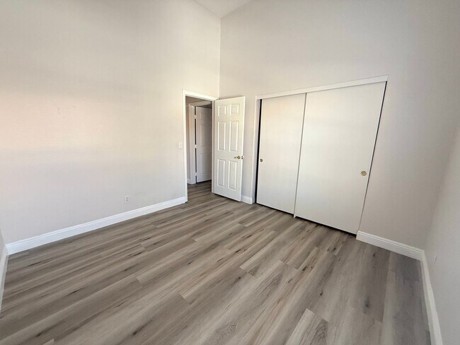 Building Photo - 5125 W Reno Ave