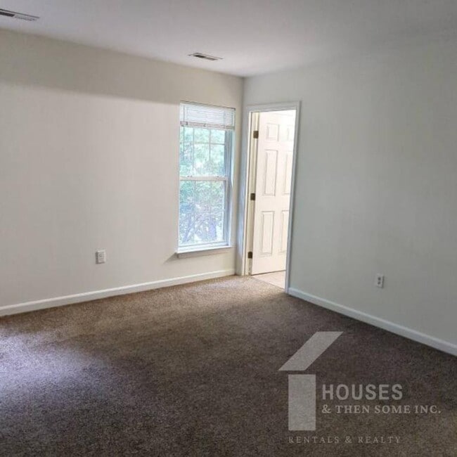 Building Photo - 304 Canewood Pl