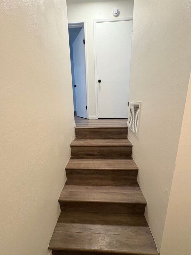 Building Photo - Beautiful 3 Bedroom Condo