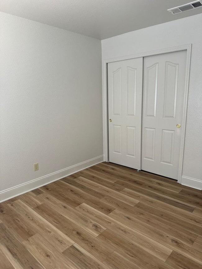 Building Photo - Prime Location 3 Bed 2 Bath Updated Home!