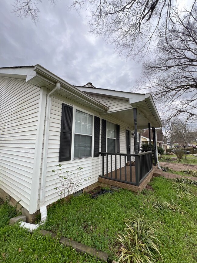 Building Photo - Three Bedroom Ranch in Madison with Fenced...