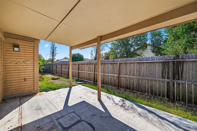 Building Photo - 3258 Meadway Dr