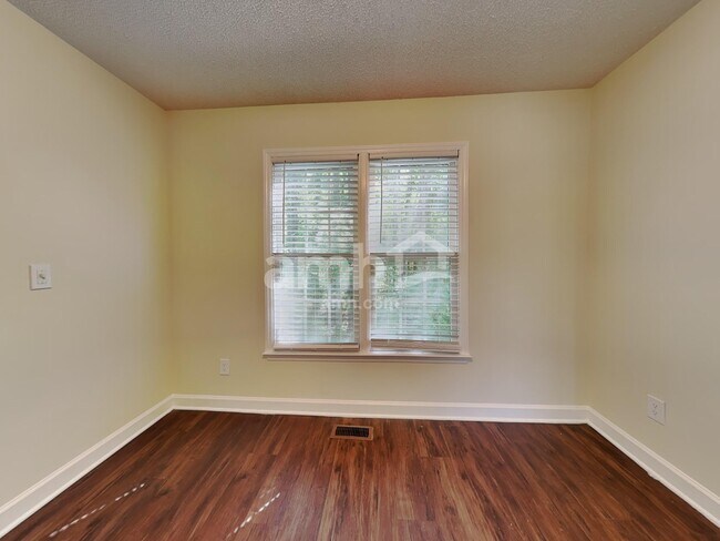 Building Photo - 6012 Eaglesfield Dr