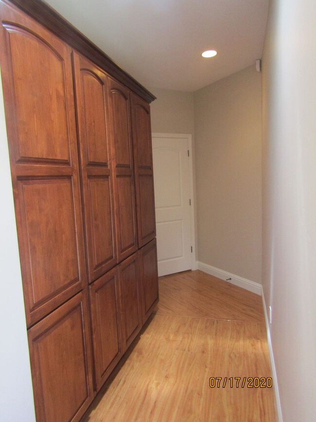 Building Photo - Orcutt Single Story Private Entry Granny Unit
