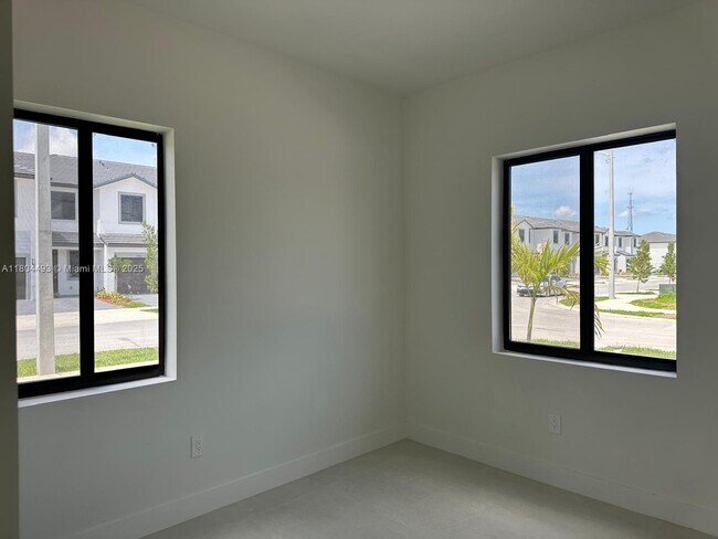 Building Photo - 34430-34430 SW 190th Ave