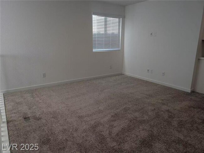 Building Photo - 246 Kobuk Ave