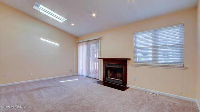 Building Photo - 66 Chestnut Way