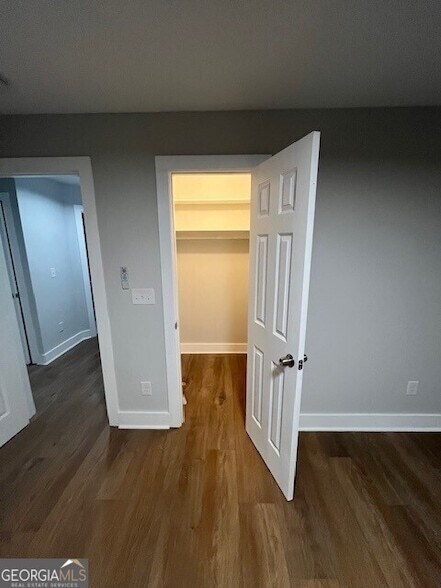 Building Photo - 635 Birchwood Ln SW