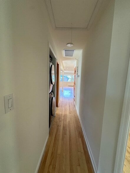 Building Photo - 33 E 51st St