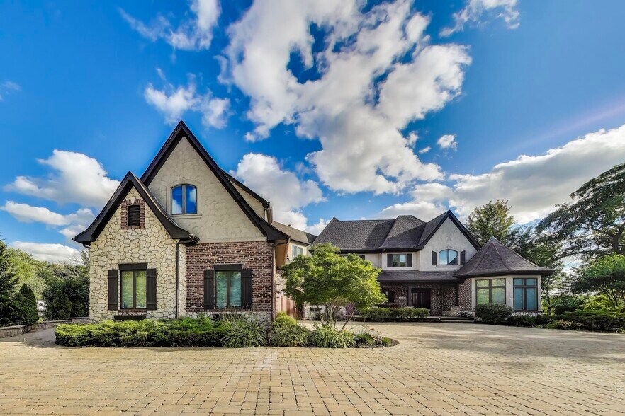 Building Photo - 23W711 Hobson Rd