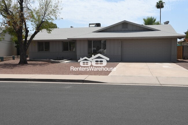 Building Photo - 2111 E Oxford Dr