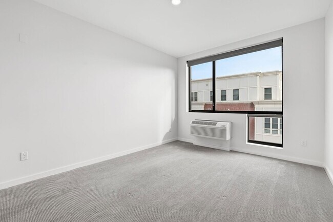 Building Photo - 19 Day St