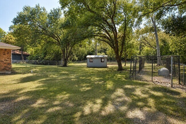 Building Photo - 5723 FM 2100