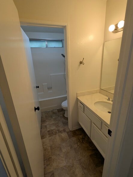 Building Photo - 137 Dogwood Ln