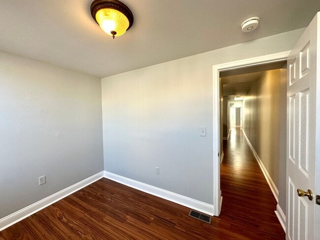 Building Photo - Charming 3 Bedroom/2.5 Bathroom Townhome in Hampden!