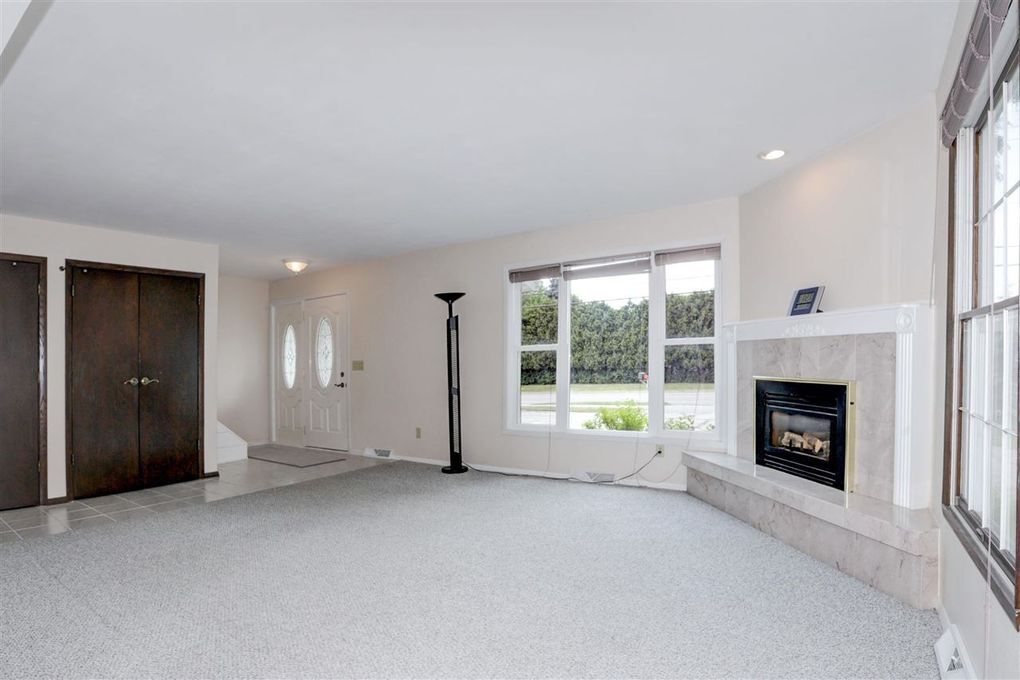 Living Room - 1140 S Bluemound Dr