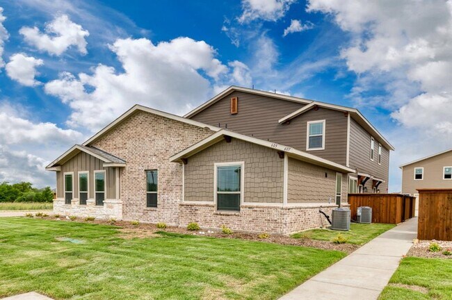 Building Photo - 605 Harvest Moon Dr