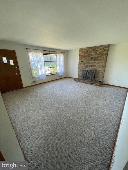 Building Photo - 624 Gayle Dr