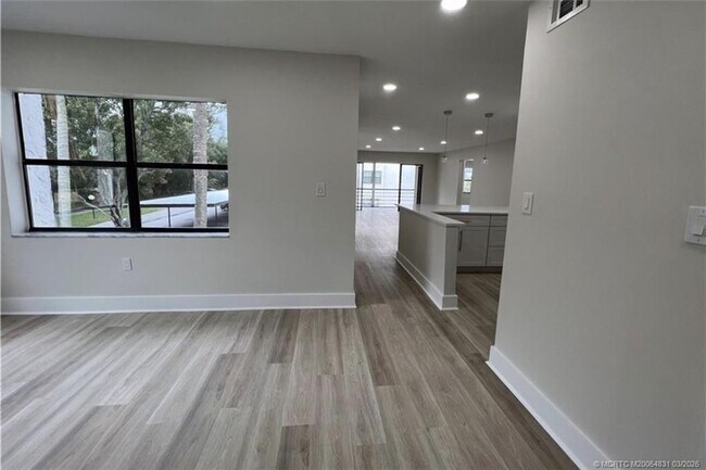 Building Photo - 1950 SW Palm City Rd