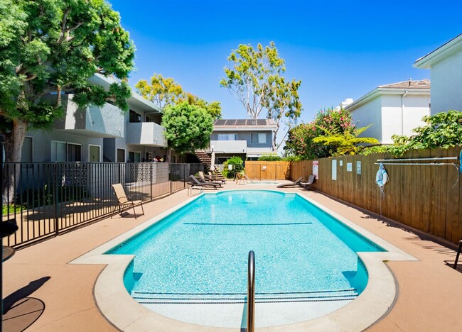 Sparkling Pool - 2502 Manhattan Beach Blvd