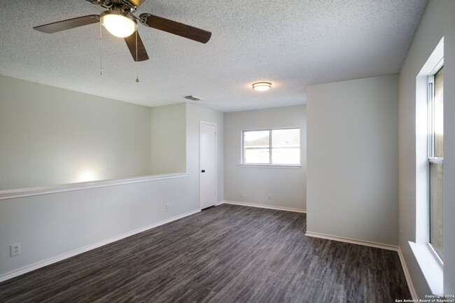 Building Photo - Beautiful, fully remodeled 3 bedroom, 2.5 ...