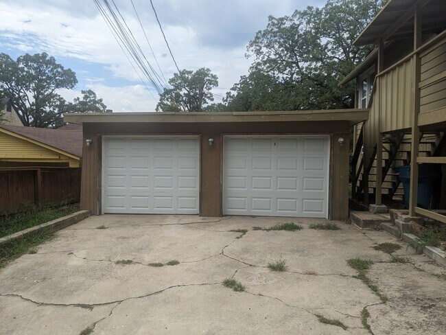 Building Photo - 3315 W Markham St