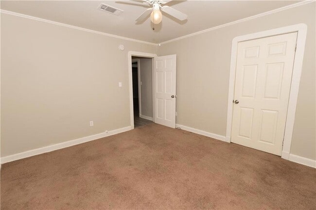 Building Photo - 558 Sunset Dr