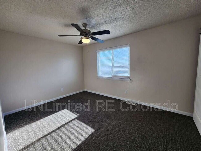 Building Photo - 986 Croke Dr