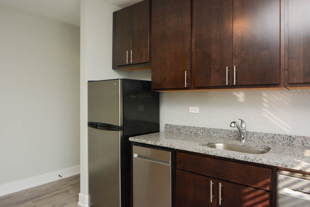 Building Photo - 533 W Belden Ave