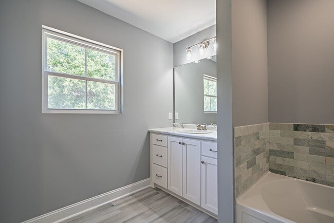 Building Photo - 281 Cypress Creek Dr NE