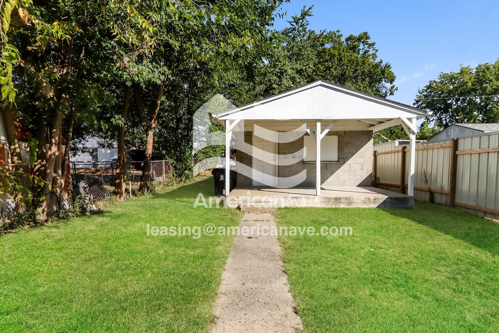 Building Photo - 939 W Florence Ave