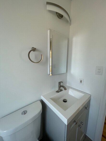 Upstairs Bathroom - 1581 E Downington Ave