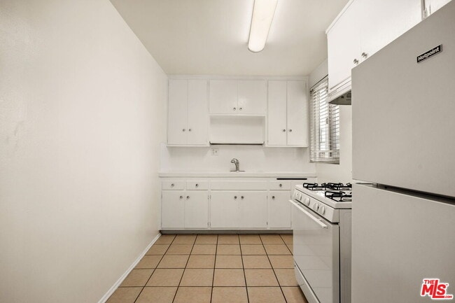 Building Photo - 161 W Channel Rd