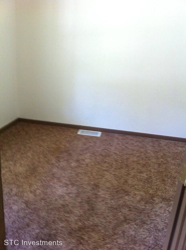 Building Photo - 2 br, 1 bath House - 402 W. McDonough