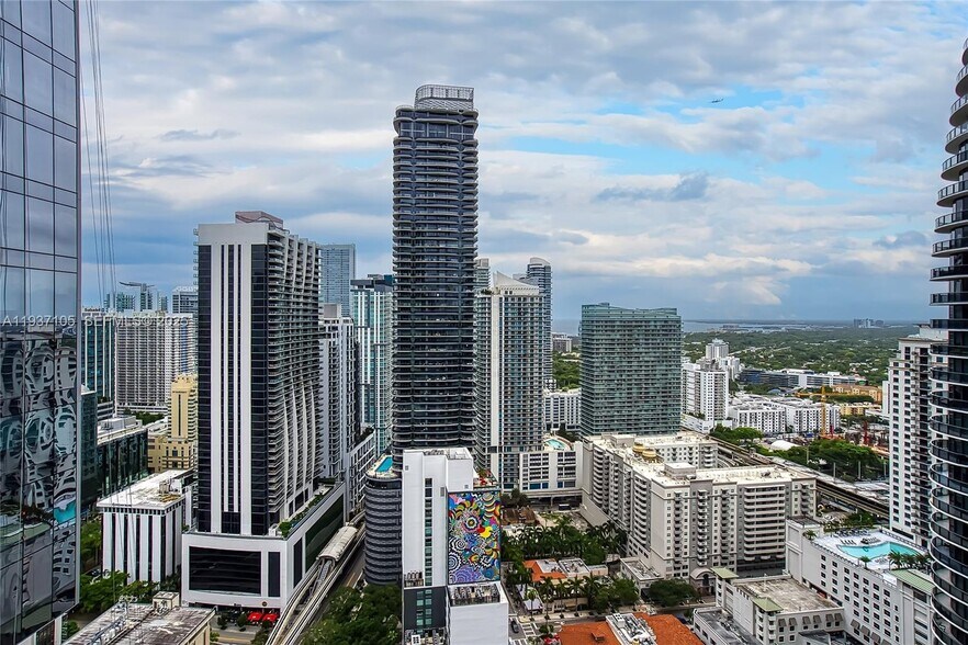 Building Photo - 801 S Miami Ave