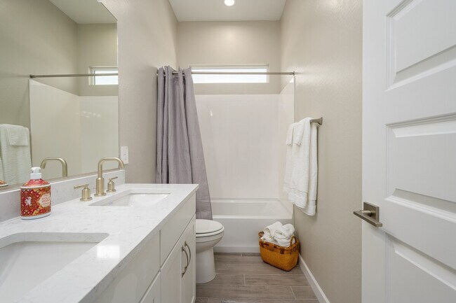 Building Photo - 5972 E Sinclair St