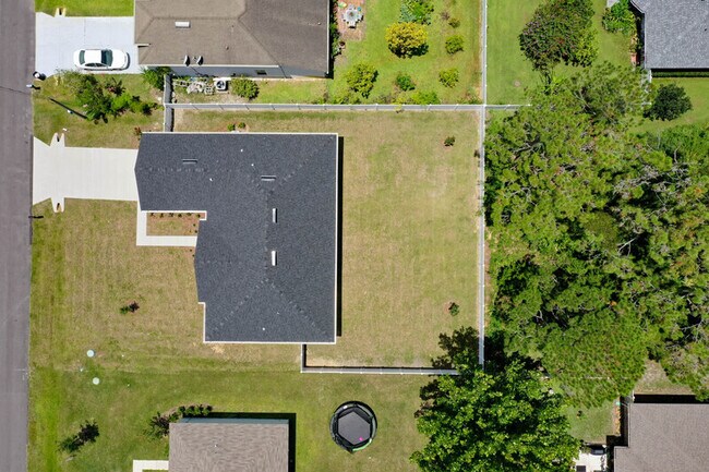 Building Photo - 11 Portia Ln