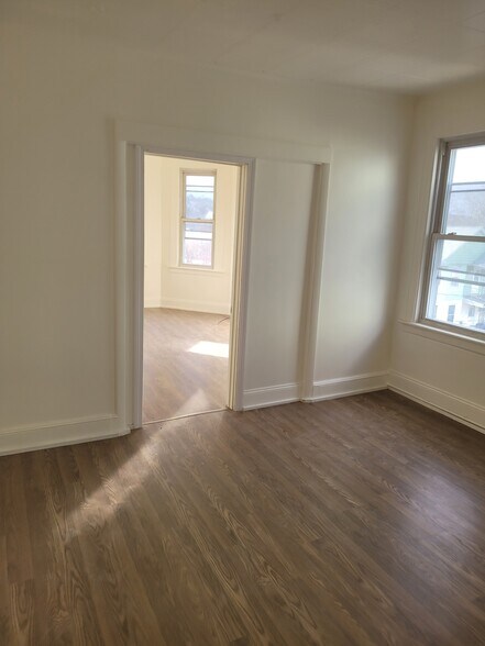 Building Photo - 83 Southview St