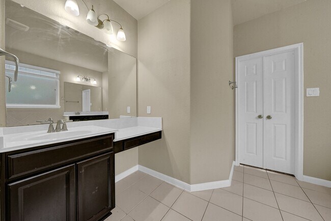 Building Photo - 16911 Wedgeside Pk