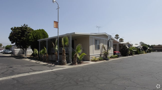 Building Photo - Royal York Estates