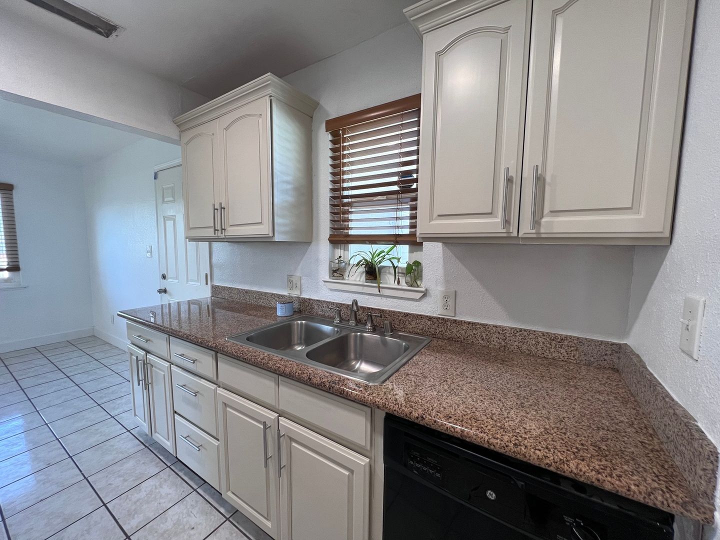 Building Photo - 7425 Carella Dr