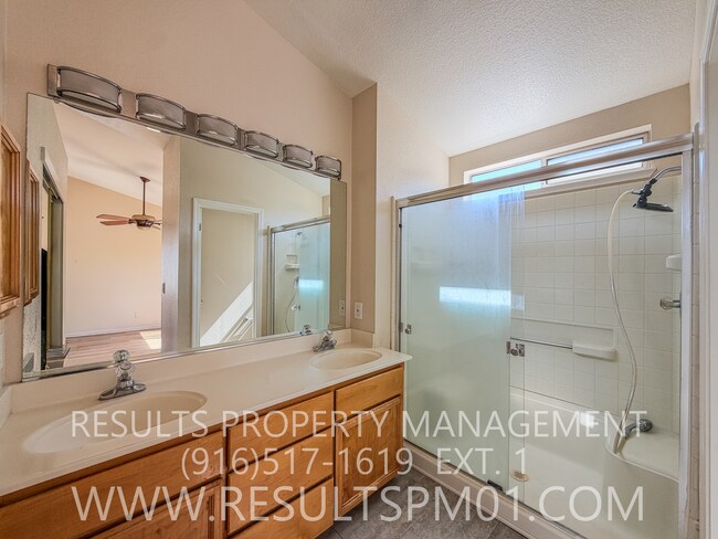 Building Photo - Cottages! Spacious 4 Bedroom Home