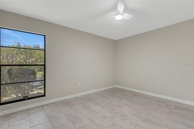 Building Photo - 2 Bed 2 Bath Unfurnished Condo - Sarasota